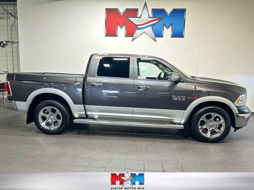 Granite Crystal Metallic Clearcoat 2018 RAM 1500 Laramie
