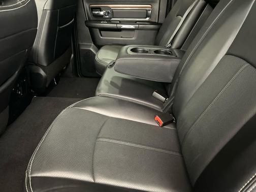 Granite Crystal Metallic Clearcoat 2018 RAM 1500 Laramie