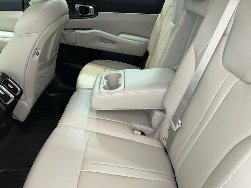 Glacial White Pearl 2026 Kia Sorento EX