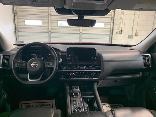 2023 Nissan Pathfinder SL 4WD