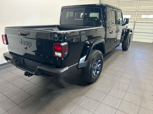 Black Clearcoat 2026 Jeep Gladiator 85th Anniversary Edition 4x4