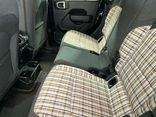 Black Clearcoat 2026 Jeep Gladiator 85th Anniversary Edition 4x4