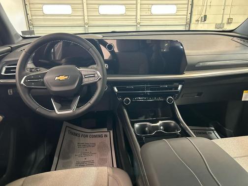 Summit White 2026 Chevrolet Traverse LT