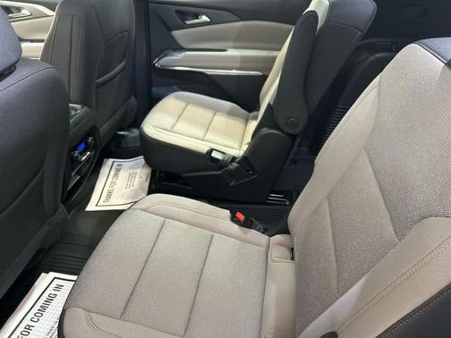 Summit White 2026 Chevrolet Traverse LT