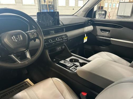 2025 Honda Pilot Touring 8-Passenger