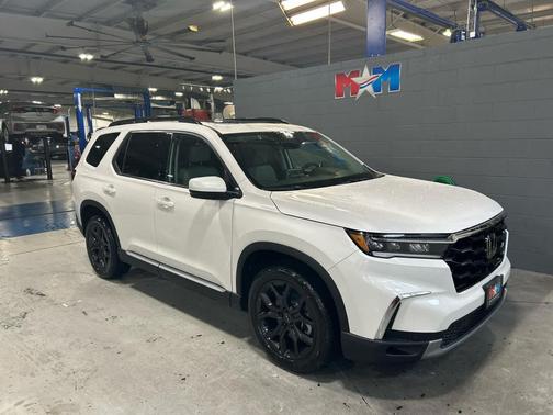 2025 Honda Pilot Touring 8-Passenger