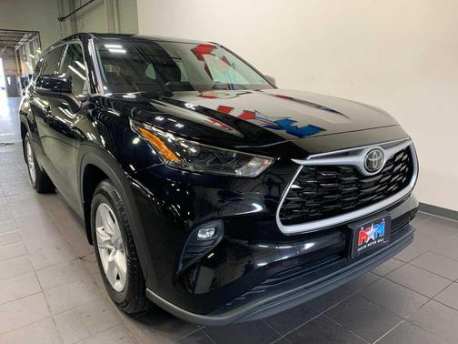 2022 Toyota Highlander LE