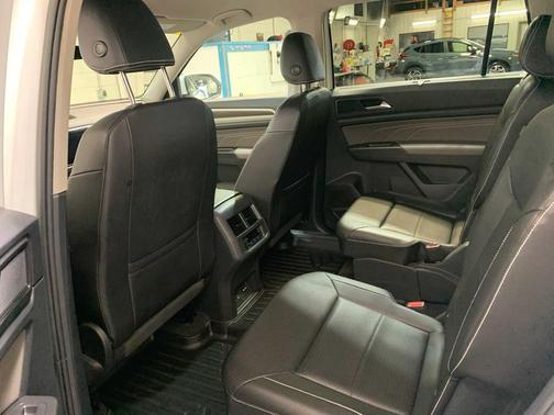2023 Volkswagen Atlas 3.6L SE w/Technology