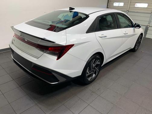 2025 Hyundai ELANTRA Sport