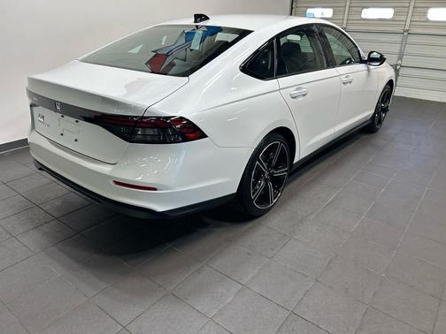 Platinum White Pearl 2026 Honda Accord SE