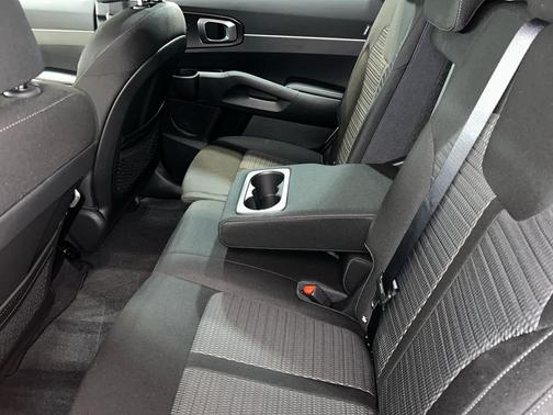 GLACIAL WHITE 2026 Kia Sorento LX