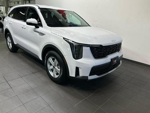GLACIAL WHITE 2026 Kia Sorento LX