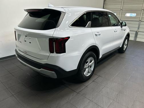 GLACIAL WHITE 2026 Kia Sorento LX
