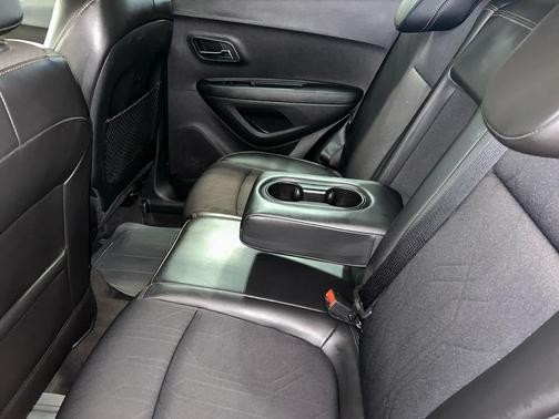 Silver Ice Metallic 2017 Chevrolet Trax LT