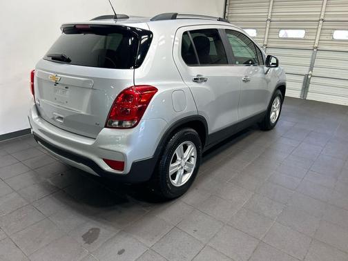 Silver Ice Metallic 2017 Chevrolet Trax LT