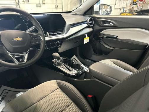 Summit White 2026 Chevrolet Trax LT