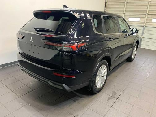 2026 Mitsubishi Outlander ES 2.5 S-AWC