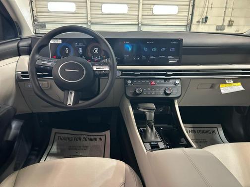 Hampton Gray 2026 Hyundai TUCSON SE