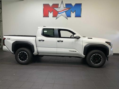 2025 Toyota Tacoma Hybrid TRD Off Road