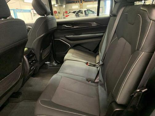 2022 Jeep Grand Cherokee L Laredo
