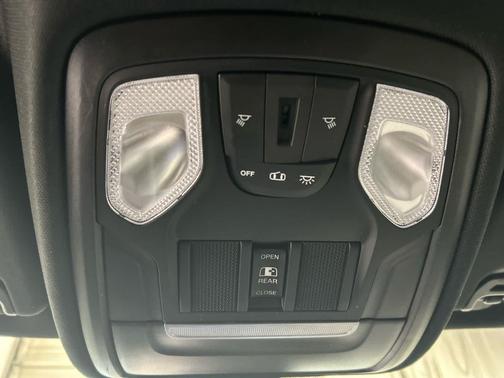 Delmonico Red Pearlcoat 2022 RAM 1500 Big Horn/Lone Star