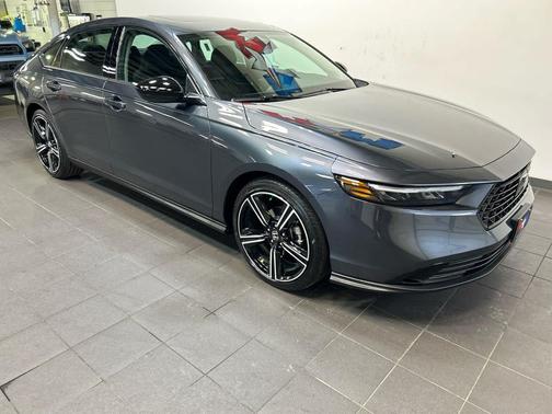 Meteorite Gray Metallic 2026 Honda Accord SE