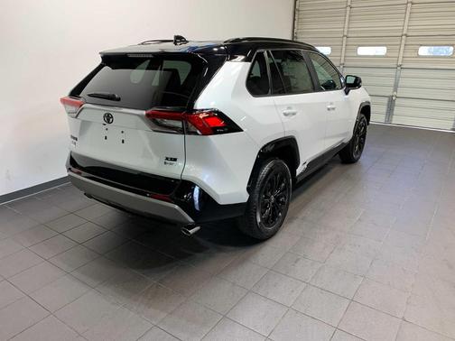 2025 Toyota RAV4 Hybrid SE