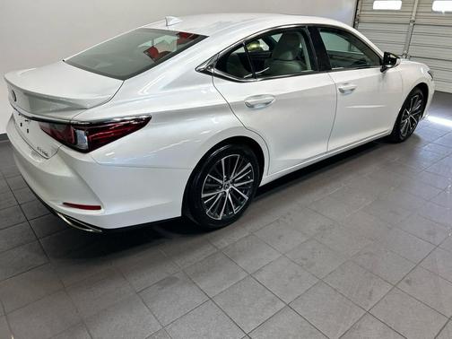 Eminent White Pearl 2025 Lexus ES 350 Base