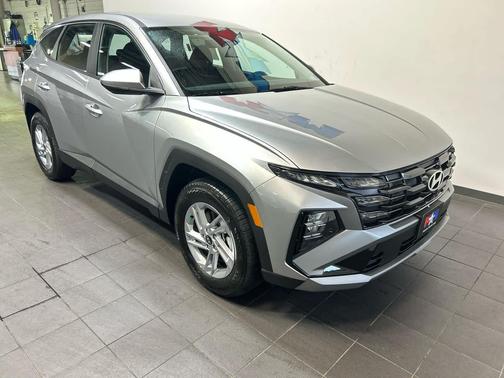 Shimmering Silver 2026 Hyundai TUCSON SE