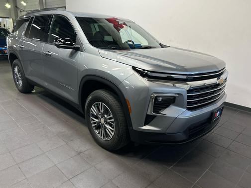 Sterling Gray Metallic 2026 Chevrolet Traverse LT