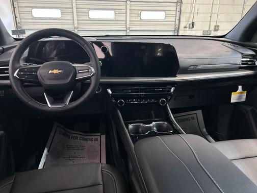 Sterling Gray Metallic 2026 Chevrolet Traverse LT