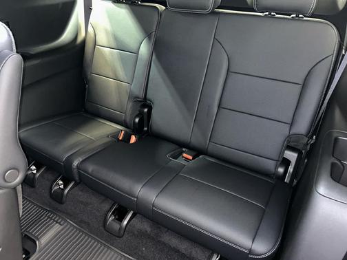 Sterling Gray Metallic 2026 Chevrolet Traverse LT