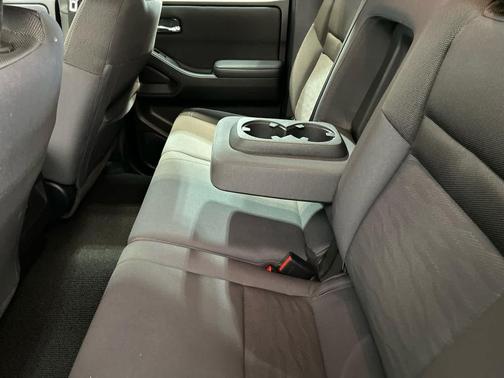 Glacier White 2023 Nissan Frontier SV