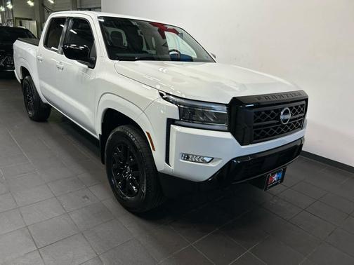 Glacier White 2023 Nissan Frontier SV