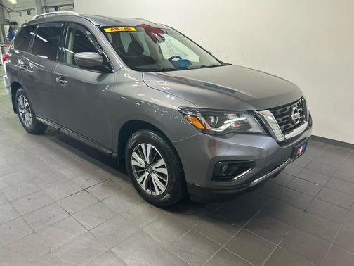 Gun Metallic 2017 Nissan Pathfinder SV