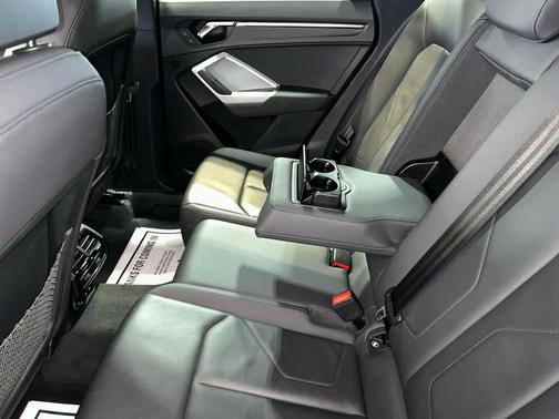 Tango Red Metallic 2022 Audi Q3 45 S line Premium