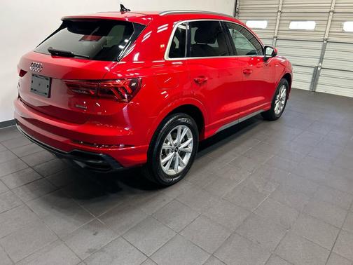 Tango Red Metallic 2022 Audi Q3 45 S line Premium