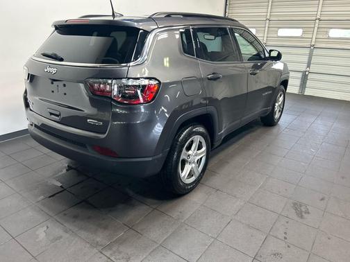 Granite Crystal Metallic Clearcoat 2023 Jeep Compass Latitude