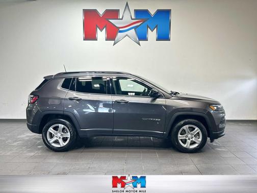 Granite Crystal Metallic Clearcoat 2023 Jeep Compass Latitude