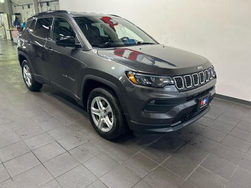 Granite Crystal Metallic Clearcoat 2023 Jeep Compass Latitude