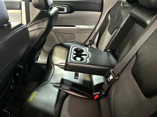 Granite Crystal Metallic Clearcoat 2023 Jeep Compass Latitude