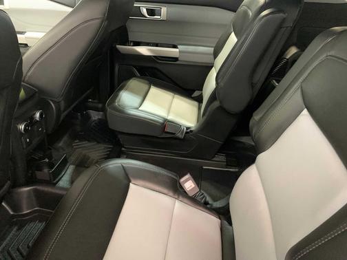 Jewel Red Metallic Tinted Clearcoat 2023 Ford Explorer XLT