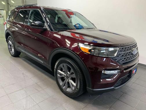 Jewel Red Metallic Tinted Clearcoat 2023 Ford Explorer XLT