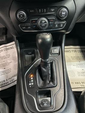 Bright White Clearcoat 2019 Jeep Cherokee Latitude Plus