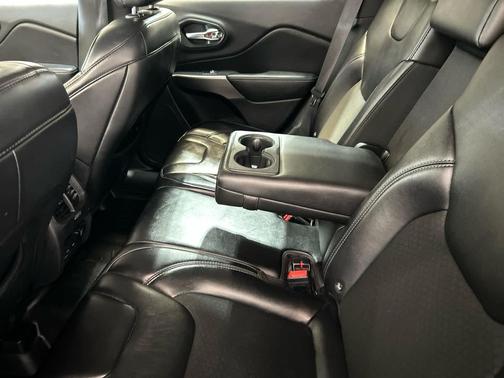 Bright White Clearcoat 2019 Jeep Cherokee Latitude Plus