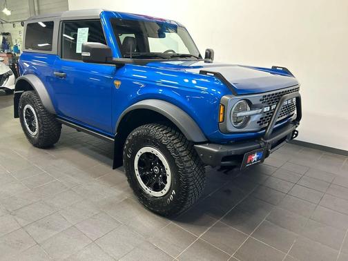 Velocity Blue Metallic 2023 Ford Bronco Badlands