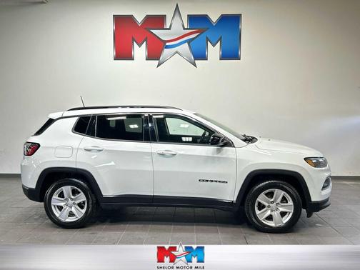 Bright White Clearcoat 2022 Jeep Compass Latitude