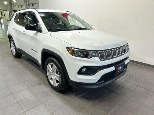 Bright White Clearcoat 2022 Jeep Compass Latitude