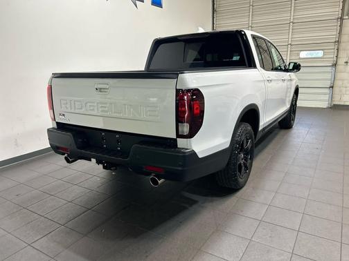 Platinum White Pearl 2025 Honda Ridgeline Black