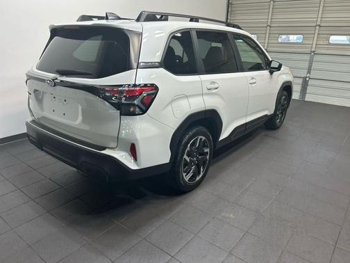 Crystal White Pearl 2025 Subaru Forester Limited